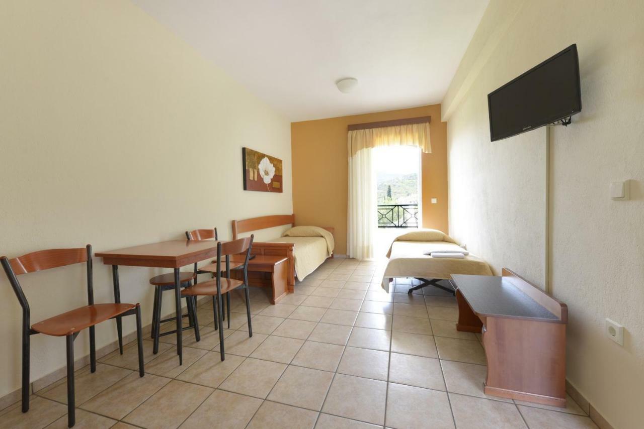 Amalia Aparthotel ปาเลออน ซิฟลิคิออน ภายนอก รูปภาพ